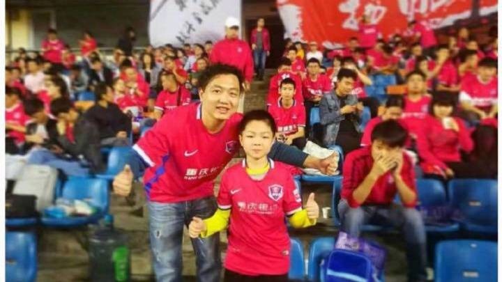 开云体育下载-41806人！“渝超”最高上座人数纪录诞生